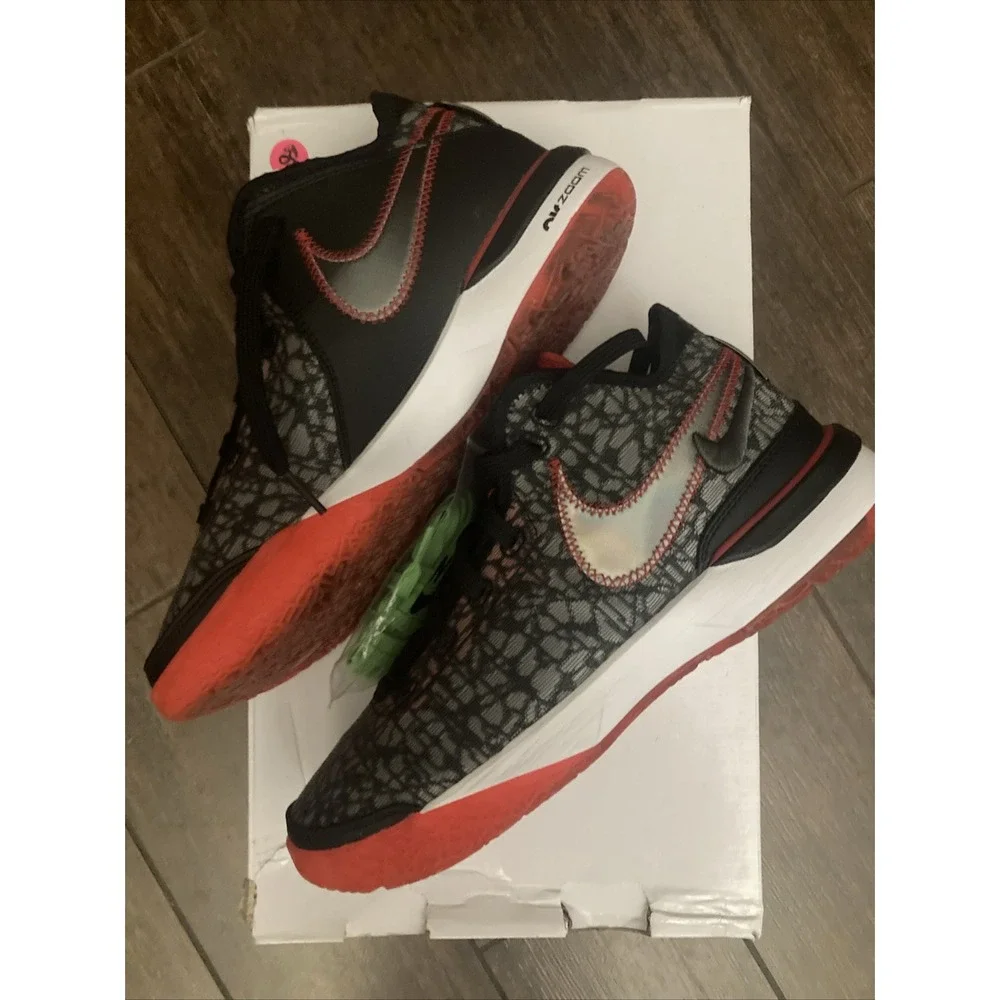 Brand New / DS Lebron Zoom NXXT Gen. Mens 8.5 / Womens 10. Extra Laces attached